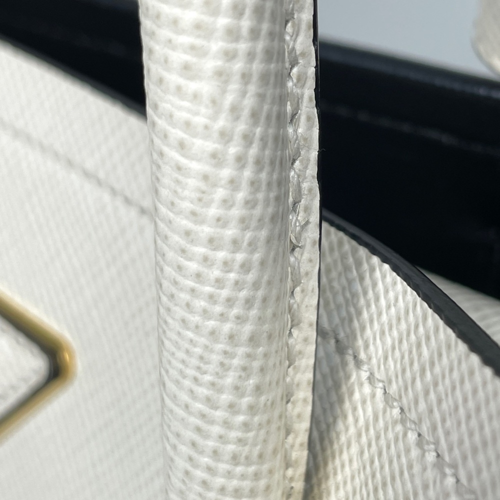 PRADA Bag - Picture 5 of 9